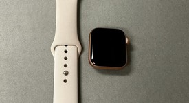Fair
													Apple Watch SE 1st Gen 40mm - Unlocked, Gold, A2353 - Cellular, Aluminum, photo 1 of 1