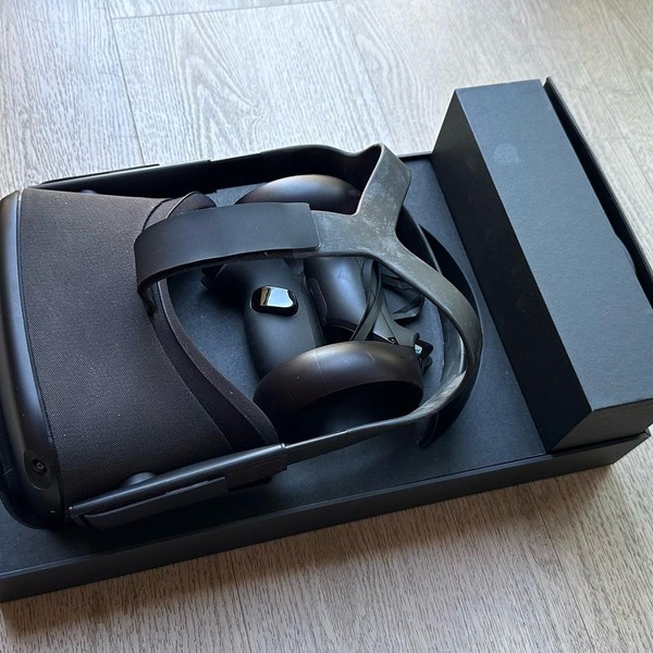 Oculus Quest - 64 GB