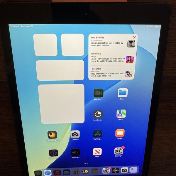 Apple iPad 7th Gen - Wi-Fi, 32 GB, Gray, A2197