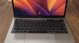 Good
													MacBook Pro 2017 (With Touch Bar) - 13" - I7, Gray, 256 GB, 16 GB, photo 2 of 9