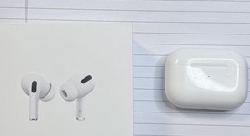 Used
													Apple AirPods Pro 1st Gen - MagSafe Case, photo 2 of 17