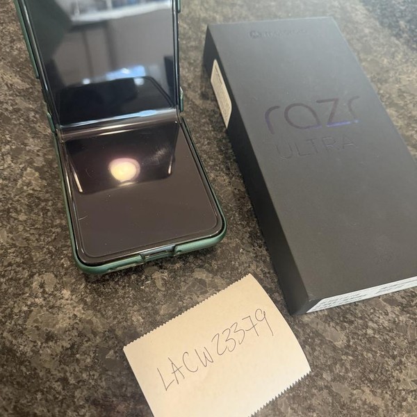 Motorola Razr Ultra (2025) - T-Mobile, 512 GB, PANTONE Scarab, 16 GB