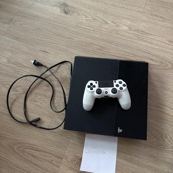 PlayStation 4 - 500 GB, Black, Standard