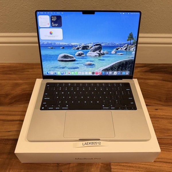MacBook Pro 2024 - 14 inch - 1 TB, Silver, 36 GB, Apple M4 Max 14-core