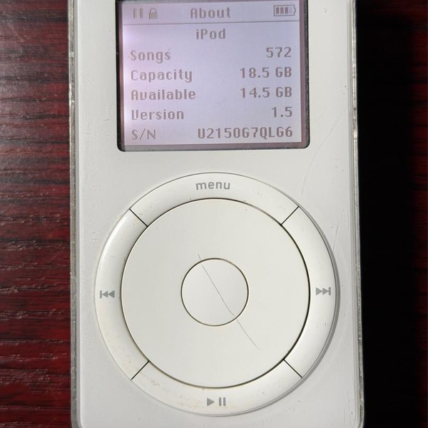Apple iPod 1st Gen (Scroll Wheel) - 10 GB
