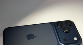 Mint
													Apple iPhone 17 Pro - AT&T, Deep Blue, 256 GB, A3256, photo 5 of 8