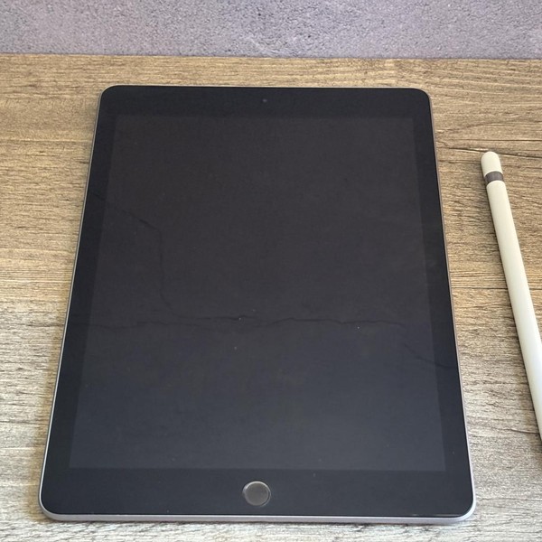 Apple iPad 6th Gen - Wi-Fi, 32 GB, Silver, A1893