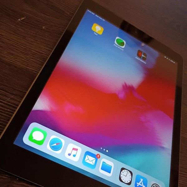 Apple iPad Air - Unlocked, 16 GB, Silver