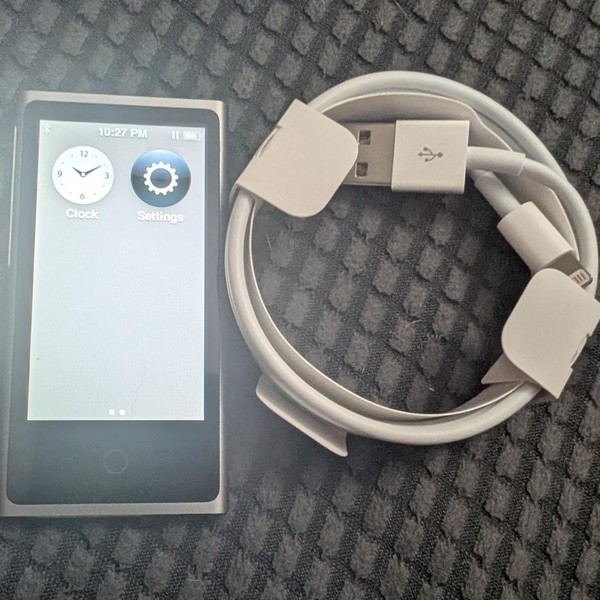 Apple iPod Nano 7th Gen 2012 - 16 GB, Gray