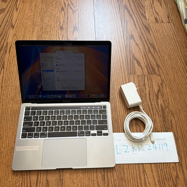 MacBook Pro 2020 - 13 inch - 256 GB, Gray, 16 GB, Intel Core i7