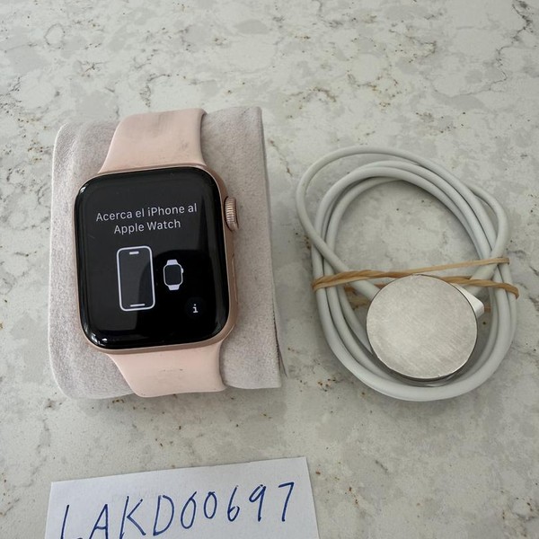 Apple Watch Series 4 40mm - Unlocked, Gold, A1975 - Cellular, Aluminum