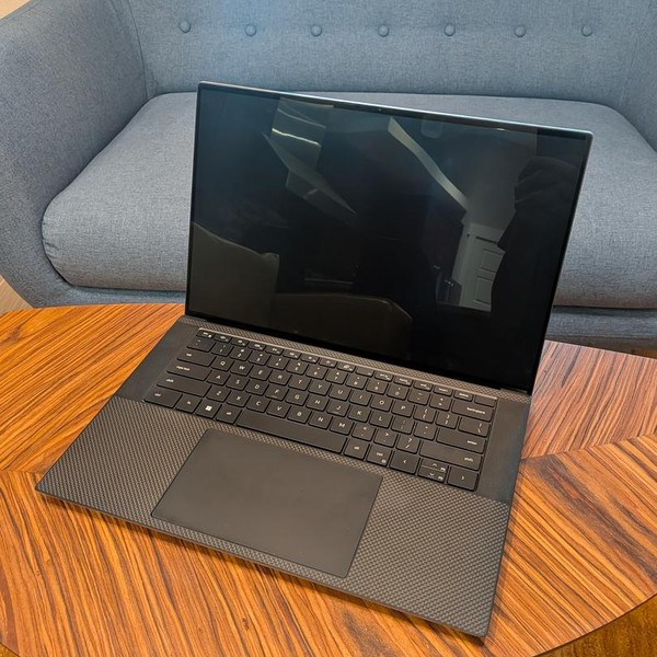 Dell XPS 15 9530 (2023) - I7, Silver, 1 TB, 32 GB, 3.5K