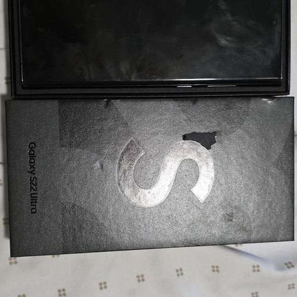 Samsung Galaxy S22 Ultra - Unlocked, Black, 256 GB, 12 GB, SM-S908U1