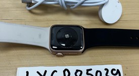 Good
													Apple Watch SE 1st Gen 40mm - Unlocked, Gold, A2353 - Cellular, Aluminum, photo 3 of 3