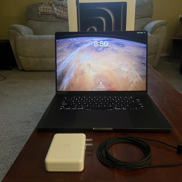 MacBook Pro Late 2023 (M3) - 16 inch - 512 GB, Black, 18 GB, Apple M3 Pro 12-core, 18-core GPU