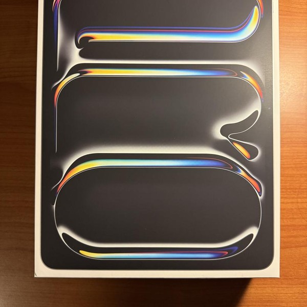 Apple iPad Pro 13 inch (M4) 2024 - Unlocked, 2 TB, Silver, 16 GB, A2926, Standard Glass