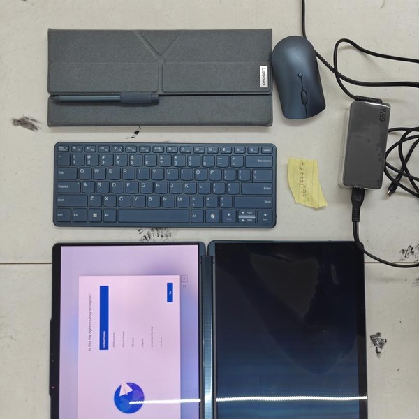 Lenovo Yoga Book 9i 13 inch (Gen 9) - 1 TB, Tidal Teal, 16 GB, Intel Core Ultra 7