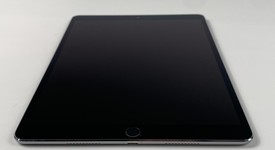 Good
													Apple iPad Pro 10.5" - Unlocked, Gray, 64 GB, photo 4 of 7