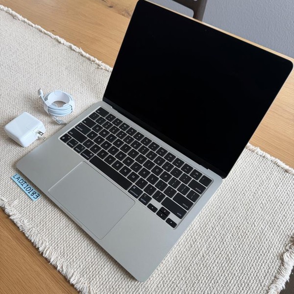 MacBook Air 2022 (M2) - 13 inch - 256 GB, Silver, 8 GB, Apple M2