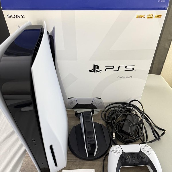 PlayStation 5 Standard Edition (2020) - 825 GB, White, Standard Edition