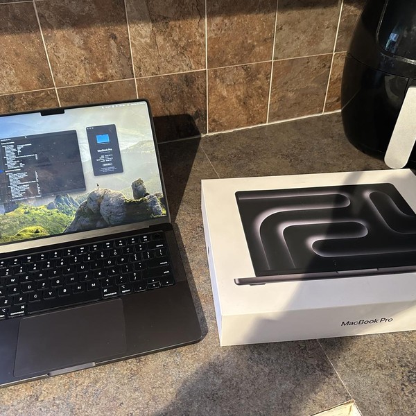 MacBook Pro Late 2023 (M3) - 14 inch - 512 GB, Black, 18 GB, Apple M3 Pro 11-core, 14-core GPU