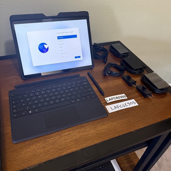 Microsoft Surface Pro 8 - 256 GB, Graphite, 8 GB, Intel Core i5