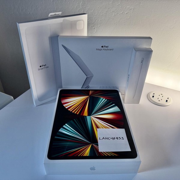 Apple iPad Pro 12.9 inch 5th Gen 2021 - Unlocked, 1 TB, Silver