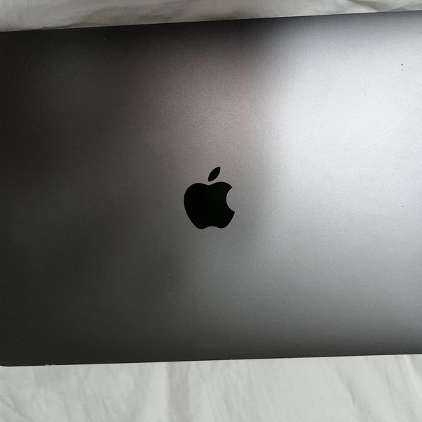 MacBook Pro 2017 (No Touch Bar) - 13 inch - I5, Silver, 256 GB, 8 GB