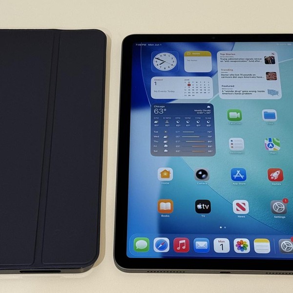 Apple iPad Air (5th Gen) - Wi-Fi, 256 GB, Gray, A2588