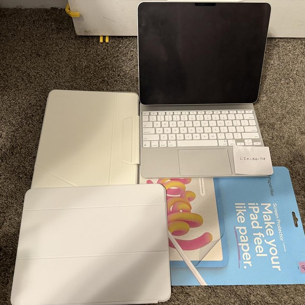 Apple iPad Pro 13 inch (M4) 2024 - Wi-Fi, 256 GB, Silver, 8 GB, A2925, Standard Glass