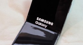 Fair
													Samsung Galaxy Z Flip5 - Unlocked, Graphite, 512 GB, 8 GB, SM-F731U1, photo 2 of 12