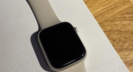 Good
													Apple Watch Series 9 45mm - Unlocked, Starlight, A2984 - Cellular, Aluminum, photo 2 of 5