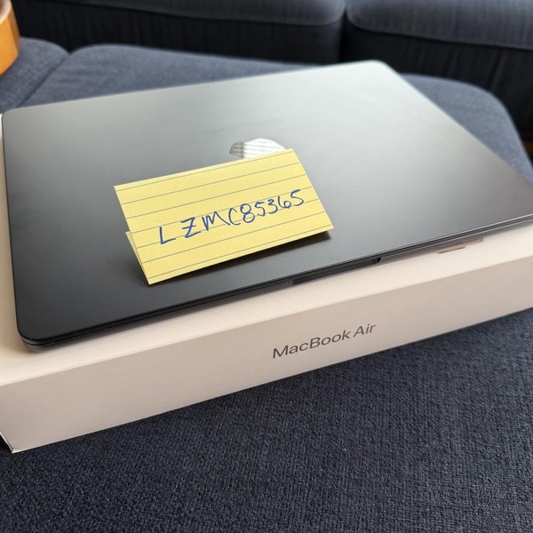 MacBook Air 2022 (M2) - 13 inch - 256 GB, Midnight, 16 GB, Apple M2