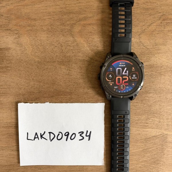 Garmin Fenix 8 - Carbon, AMOLED