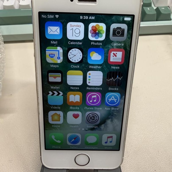 Apple iPhone 5S - Unlocked, 16 GB, Silver, A1453