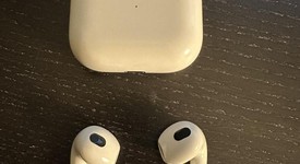 Used
													Apple AirPods 3rd Gen - Lightning Case, photo 4 of 5