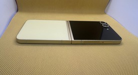 Good
													Samsung Galaxy Z Flip6 - Unlocked, Yellow, 256 GB, 12 GB, SM-F741U1, photo 2 of 5
