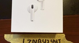 New
													Apple AirPods 4th Gen - Active Noise Cancellation, photo 2 of 9