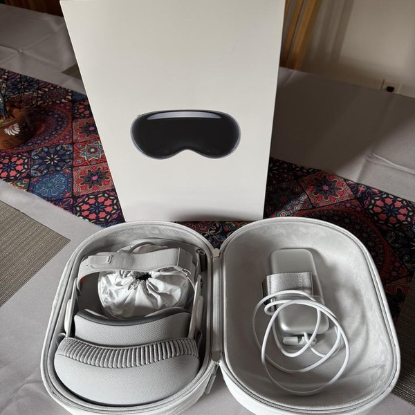 Apple Vision Pro - 256 GB