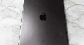 Fair
													Apple iPad 9th Gen - Unlocked, Gray, 64 GB, A2603, photo 3 of 3