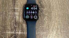 Good
													Apple Watch SE 1st Gen 44mm - Gray, A2352 - GPS, Aluminum, photo 1 of 6