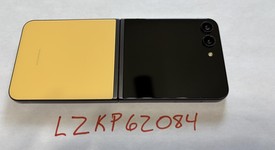 Good
													Samsung Galaxy Z Flip5 - Unlocked, Yellow, 256 GB, 8 GB, SM-F731U1, photo 5 of 7