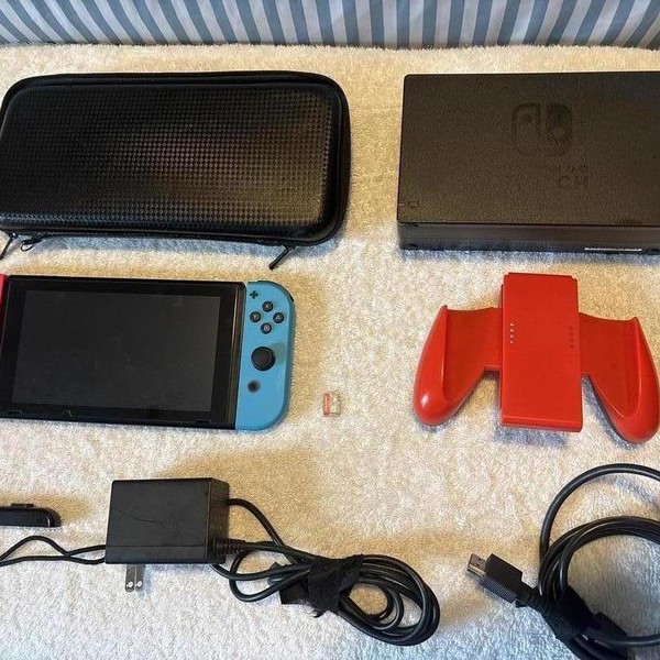 Nintendo Switch - 32 GB, Red & Blue