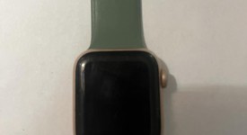 Good
													Apple Watch SE 1st Gen 40mm - Gold, A2351 - GPS, Aluminum, photo 1 of 7