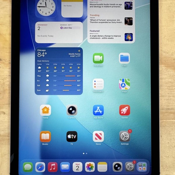 Apple iPad Air (5th Gen) - Unlocked, 64 GB, Gray, A2589