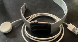 Good
													Apple Watch SE 1st Gen 44mm - Unlocked, Gray, A2354 - Cellular, Aluminum, photo 4 of 6