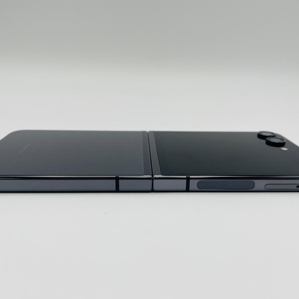 Samsung Galaxy Z Flip5 - Unlocked, Graphite, 256 GB, 8 GB, SM-F731U1