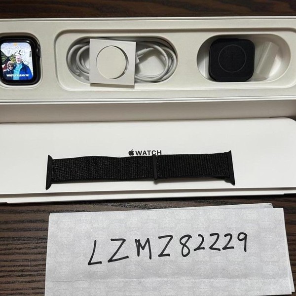 Apple Watch Series 4 40mm - Gray, A1977 - GPS, Aluminum