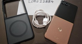 Good
													Motorola Razr Plus (2025) - Unlocked, PANTONE Mocha Mousse, 256 GB, 12 GB, photo 2 of 7