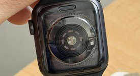 Good
													Apple Watch Series 5 40mm - Unlocked Non-US, Gray, A2156 Non-US Cellular, Aluminum, photo 5 of 10